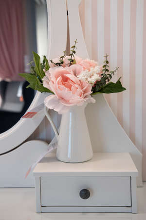 Bouquet of flowers in a vase in the roomの写真素材