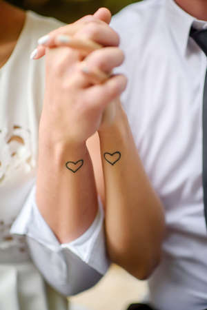 hands of a lyubyashcha of each other of people strong hold each otherの写真素材