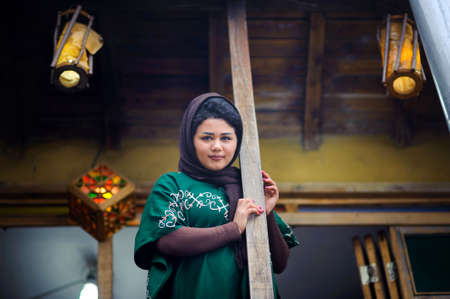 The beautiful, young Iranian with a gentle smile looks in the cameraのeditorial素材