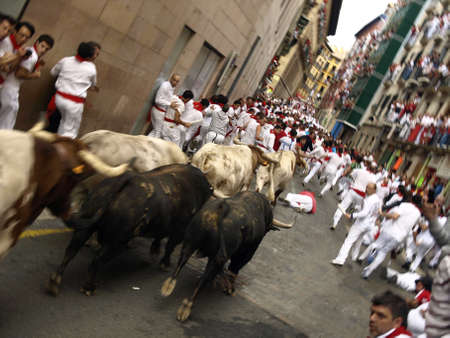 Fuente Ymbro bulls running in the encierro in Pamplona - San Fermin 2012のeditorial素材
