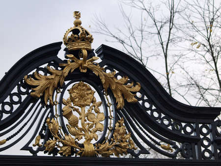 buckingham palace statue and decoration in londonの写真素材
