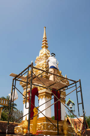 painter uses a paintbrush with golden pagodas, art, Thailandの写真素材