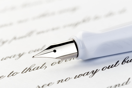 white fountain pen on letterの写真素材