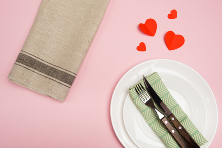 Festive table setting for Valentine's Day with fork, knife,  hearts on a red background. Top view. - Imageの写真素材