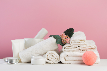 Spa still life with aromatic candles, flower and towel. - Imageの写真素材