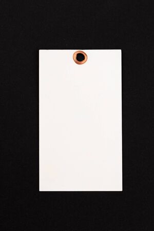 label (tag) on black background. - Imageの写真素材