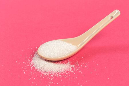 Sugar spoon on pastel  background. - Imageの写真素材