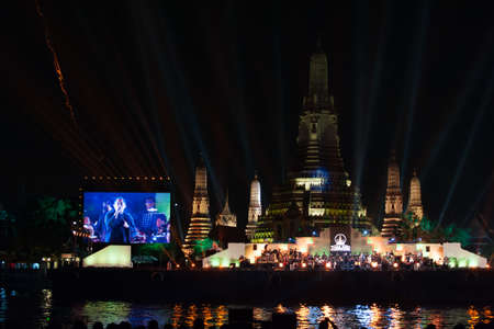 BANGKOK, THAILAND - Dec 30, 2015: Beautiful light mapping backdrop on the Wat Arun .Thailand Countdown 2016.のeditorial素材
