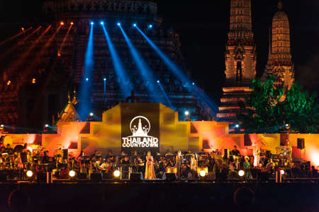 BANGKOK, THAILAND - Dec 30, 2015: Beautiful light mapping backdrop on the Wat Arun .Thailand Countdown 2016.のeditorial素材
