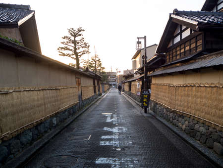 KYOTO, JAPAN - December 20 2016: Tourists wander a famous street, Sannen-Zaka, in Kyoto on December 20 2016. The street is located in the heart of Kyoto attractionsのeditorial素材
