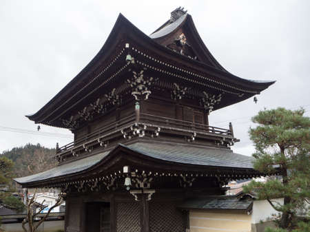 KYOTO, JAPAN - December 20 2016: Tourists wander a famous street, Sannen-Zaka, in Kyoto on December 20 2016. The street is located in the heart of Kyoto attractionsのeditorial素材