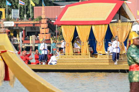 BANGKOK,THAILAND-NOVEMBER 9:Decorated barge parades past the Grand Palace at the Chao Phraya River during Fry the Kathina ceremony cloth of Royal Barge Procession on Nov. 9, 2012 in Bangkok,Thailandのeditorial素材