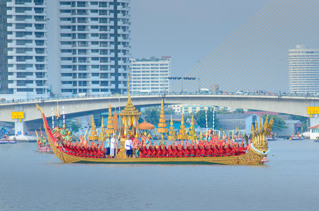 BANGKOK,THAILAND-NOVEMBER 9:Decorated barge parades past the Grand Palace at the Chao Phraya River during Fry the Kathina ceremony cloth of Royal Barge Procession on Nov. 9, 2012 in Bangkok,Thailandのeditorial素材