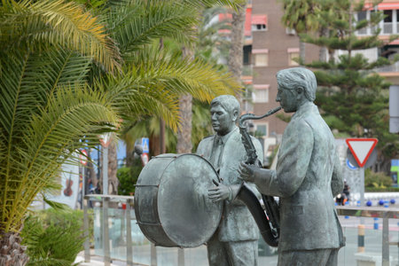 Sculptures of musicians on the waterfront in Torrevieja.のeditorial素材