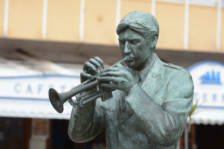 Sculptures of musicians on the waterfront in Torrevieja.のeditorial素材