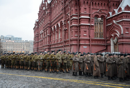 Russian soldiers in the form of the Great Patriotic War at the parade on Red Square in Moscow.のeditorial素材