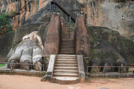 Lion's paws at the foot of the mountain Palace of Sigiriya.のeditorial素材