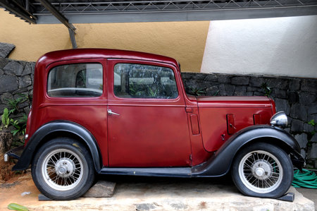 Vintage car in Kandy.