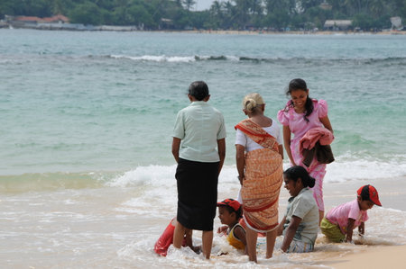 Women with children resting on the Indian Ocean.のeditorial素材