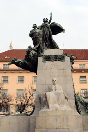 Monument to FrantiÅ¡ek palackÃ½ PalackÃ½ square.のeditorial素材