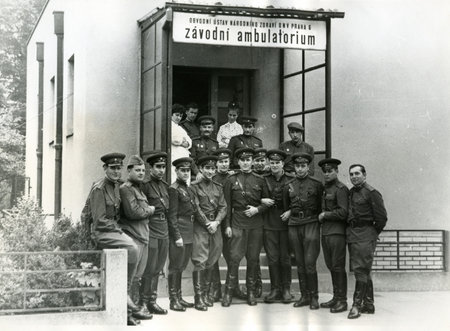 Soviet officers of the airborne troops in Prague in August 1968.のeditorial素材