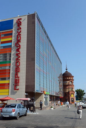 Shopping centers Pervomaisky and Edem on Prospect Krasnoarmeyskom in Barnaul.