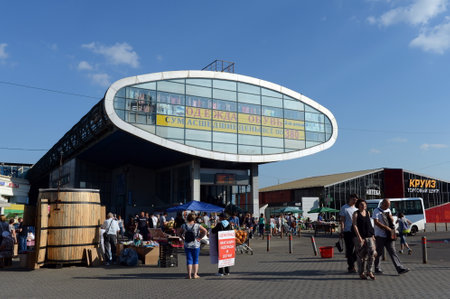 An elevated pedestrian crossing at Mytischi Station, Moscow Region.のeditorial素材