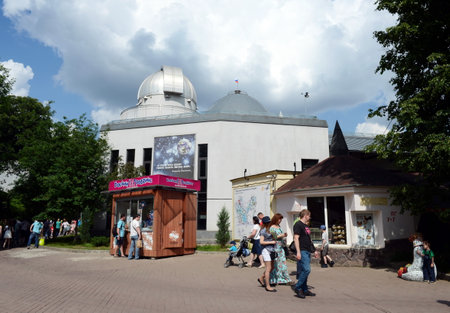 People are walking in the Moscow Zoo.のeditorial素材