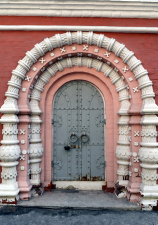 The entrance to the Temple of the Holy Unmercenaries Cosmas and Damian in Old Paneh in the center of Moscow.のeditorial素材