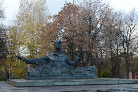 Monument to the poet Sergei Esenin in the city park.のeditorial素材