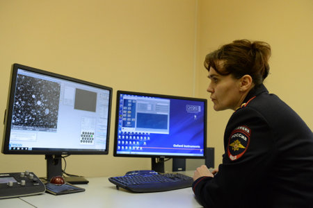 The criminal forensic expert examines the elemental composition of the substance at the crime scene.のeditorial素材