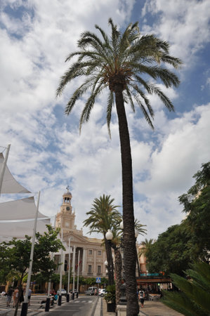 The square is in the center of the ancient sea city of Cadiz.のeditorial素材