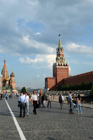 Tourists on the Red Square in Moscow.のeditorial素材