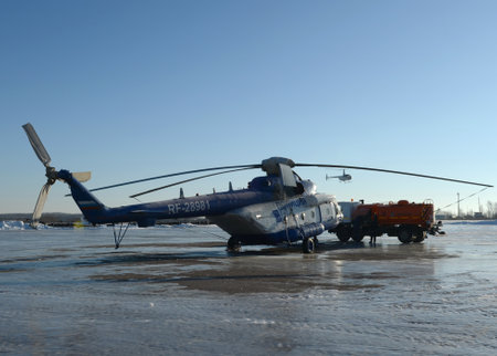 The car refuses refuels mi-8AMT helicopter at the airport Myachkovo