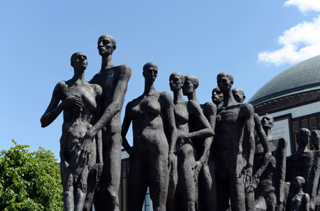 Sculptural composition "Tragedy of peoples" in Victory Park on Poklonnaya hill in Moscowのeditorial素材