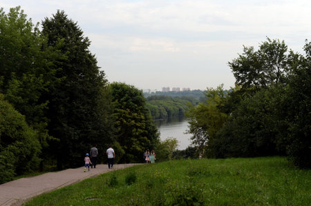 People relax in the Moscow estate "Kolomenskoye" summer eveningのeditorial素材