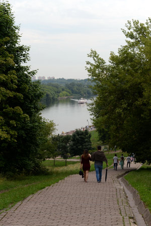 People relax in the Moscow estate "Kolomenskoye" summer eveningのeditorial素材