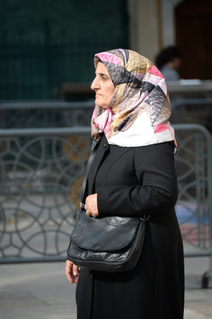 ISTANBUL, TURKEY - NOVEMBER 4, 2019: Unknown Turkish woman on the street in Istanbulのeditorial素材