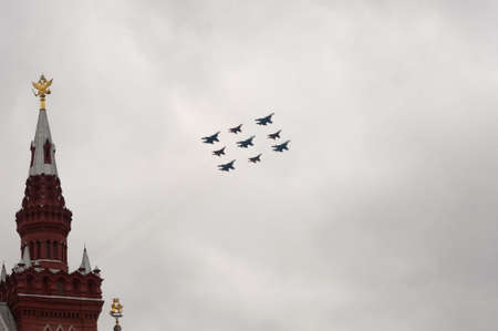 Aerobatic groups "Swifts" and "Russian Knights" on Su-30SM and MiG-29 aircraft in the sky over Moscow's Red Square during the air parade dedicated to Victory Dayのeditorial素材