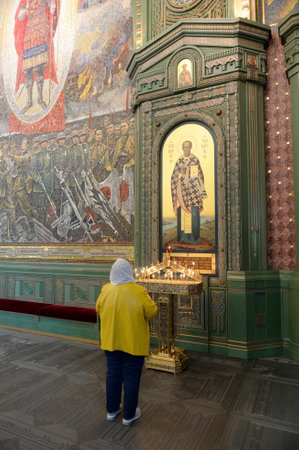 An unknown elderly woman in the Main Temple of the Armed Forces of the Russian Federation in the Patriot Park. Kubinka. Moscow oblastのeditorial素材