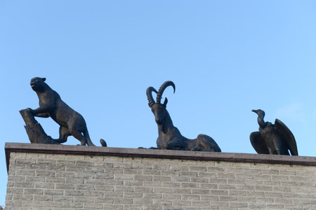 Sculptures of a leopard, a mountain goat and a barn owl at the entrance to the Kaliningrad Zooのeditorial素材