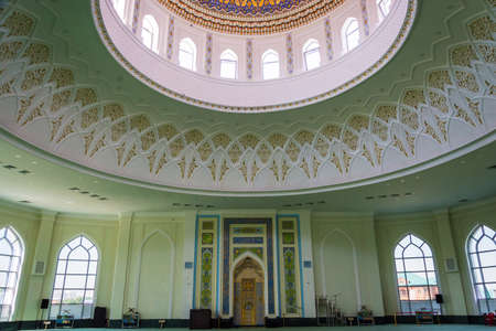 Beautiful painted inside white mosque Minor in Tashkent, Uzbekistan.のeditorial素材