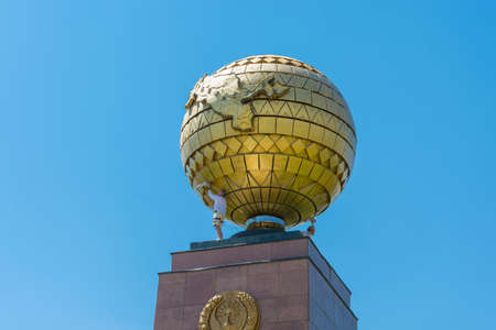 Tashkent, Uzbekistan - 17 August 2016: Cleaning the Monument of Independence August 17, 2016 in Tashkent, Uzbekistan.のeditorial素材