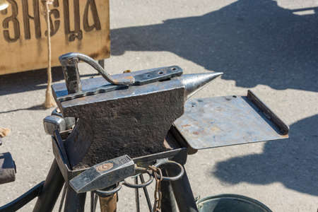 The blacksmith's workplace is an anvil, a hammer, a vice in the sunlight.のeditorial素材