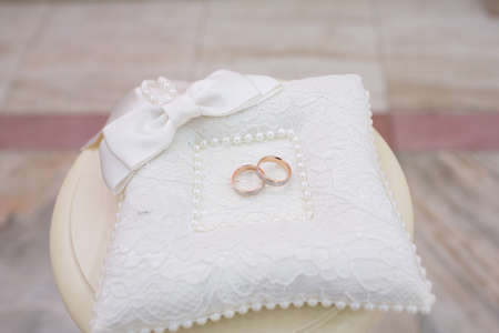 Gold wedding rings on the stand for ringsの写真素材