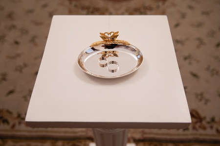 Gold wedding rings on the stand for ringsの写真素材