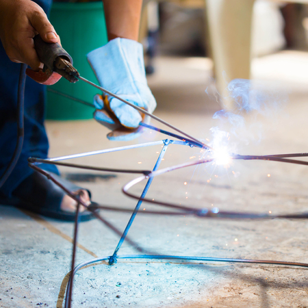 worker use electric welding connecting construction metalの写真素材