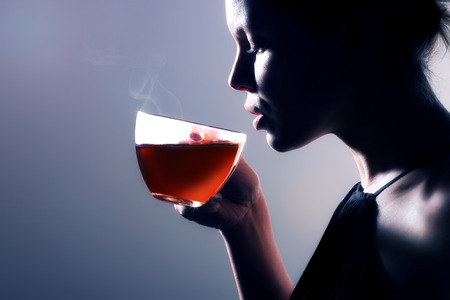 holding cup and drink teaの写真素材