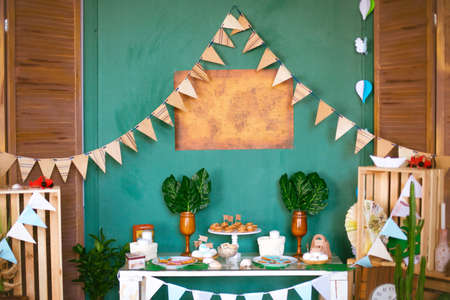 Vintage Decals on the theme of a small traveler with themed kandibar with airplanes, garlands, paper...