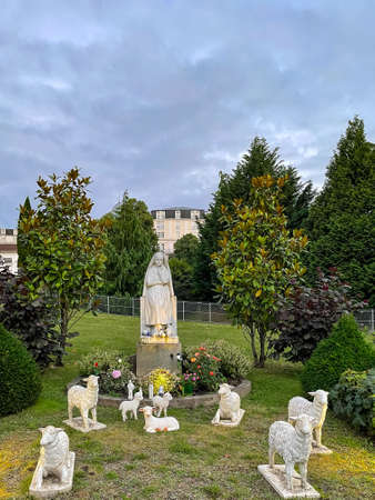 Sculpture of the Virgin Mary and Lambs in Lourdes, vertical photoの写真素材